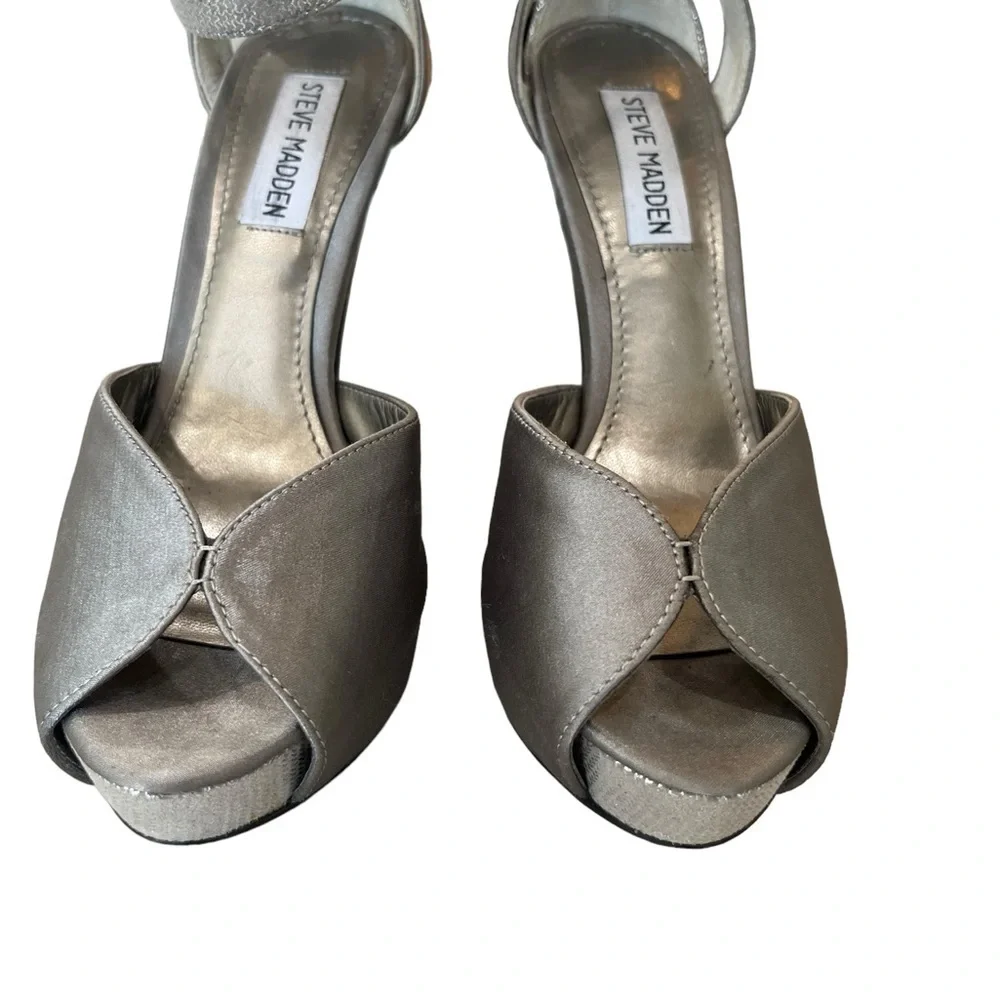 Like New!! Steve Madden “Tia” Platinum/Silver Satin Heels, Size 6.5 - Picture 3 of 6